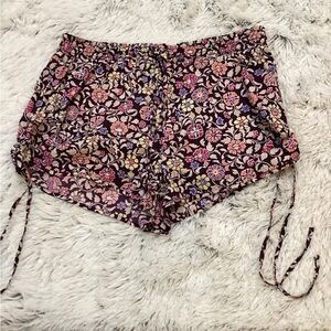 Gap Body cinched sides pull on floral sleep shorts Woman’s size Large